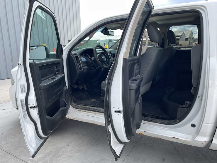 2017-dodge-1500-image-38