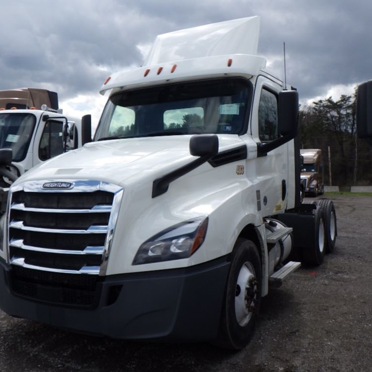 2018 FREIGHTLINER CASCADIA 126