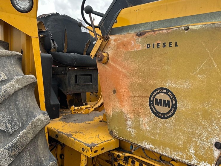 minneapolis-moline-g1050-image-6