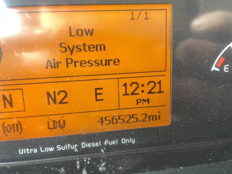 #116-•-2018-volvo-single-axle-day-cab-semi-tractor-(has-wi-title)-image-56