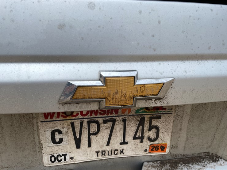 2015-chevrolet-suburban-image-9