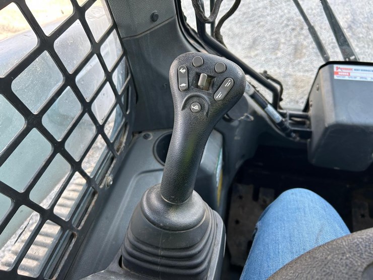 2022-bobcat-t76-image-27