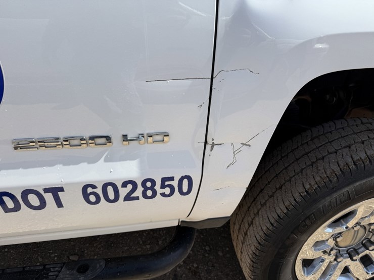 2015-chevrolet-silverado-2500hd-image-10