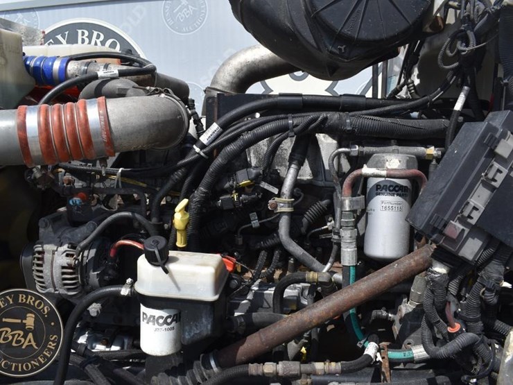 2012-peterbilt-384-image-29