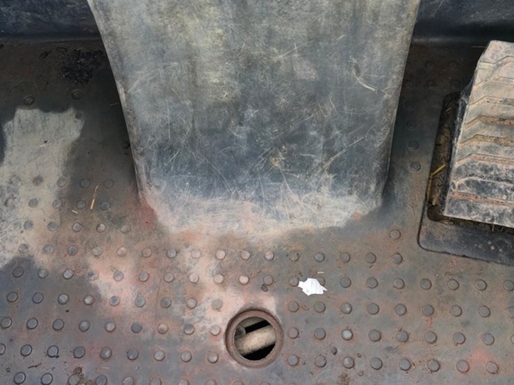 2021-deere-325g-image-54