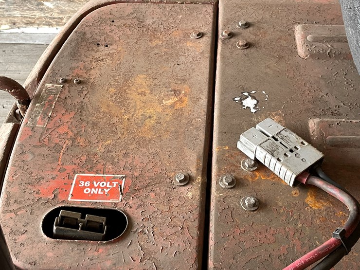 #172-•-linde-baker-electric-forklift-image-28