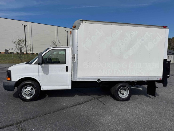 2009-chevrolet-3500-image-2