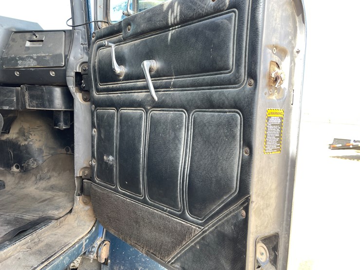 #401-•-1991-mac-rb688s-dump-truck-(has-mn-title)-image-47