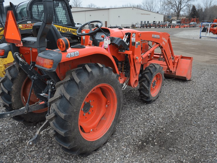 kubota-3301dt-with-la525-loader-image-3