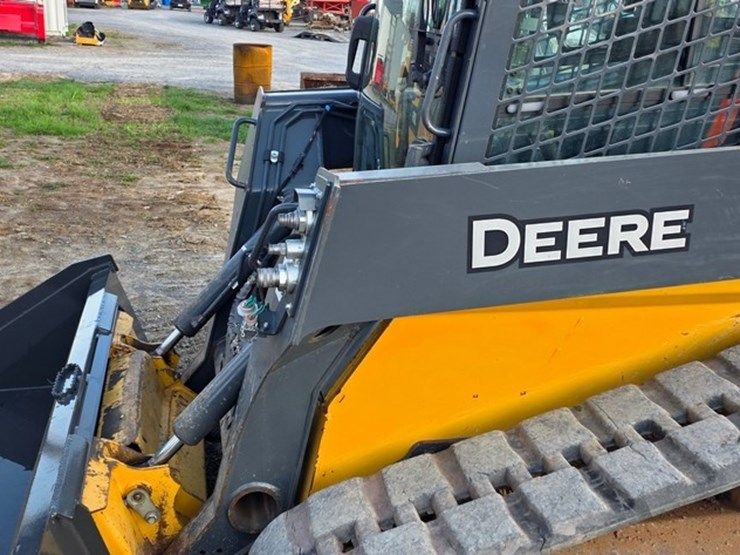 2021-deere-325g-image-32