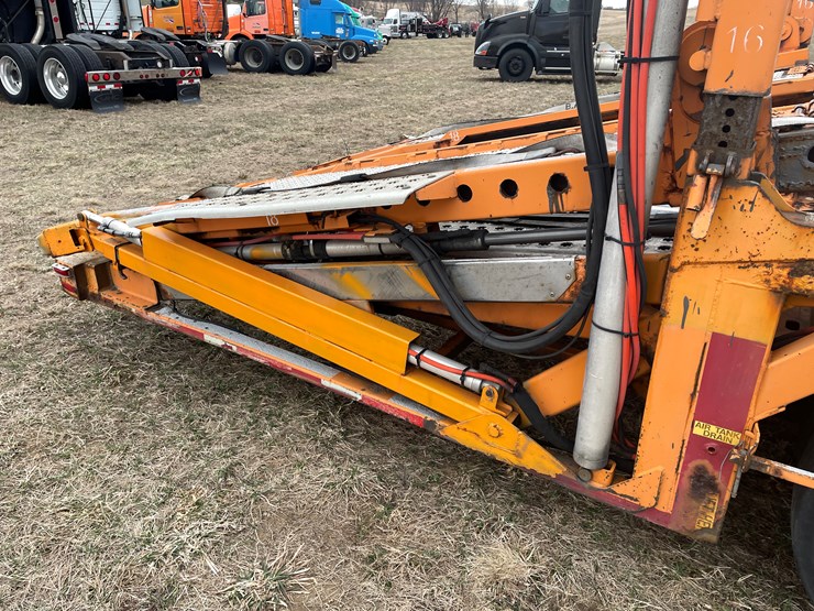 #110-•-2014-volvo-car-hauler-semi-and-trailer-(has-wi-title)-image-43