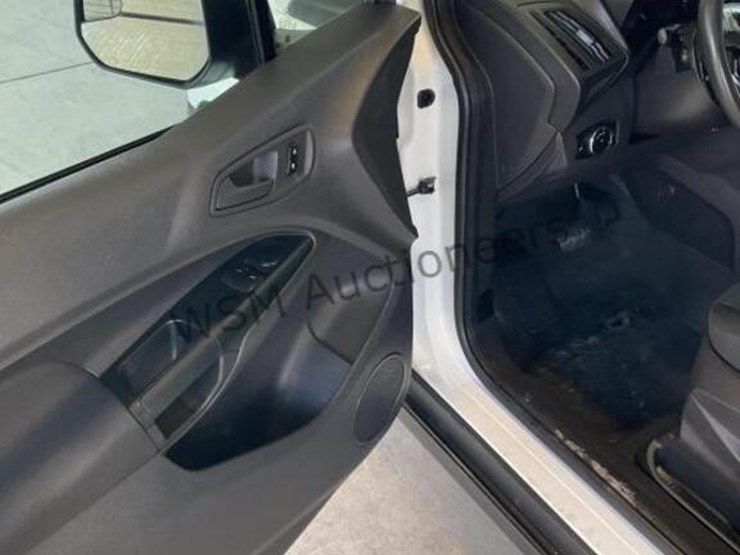 2015-ford-transit-connect-image-23