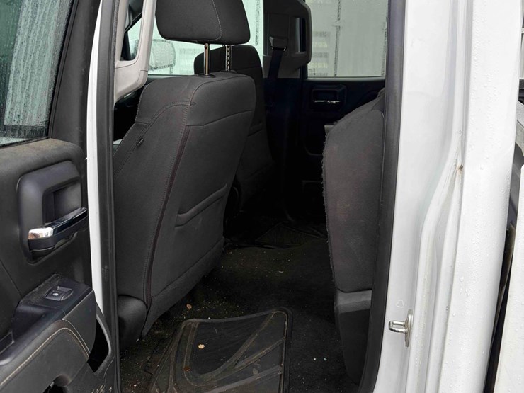 2018-chevrolet-silverado-lt-image-11