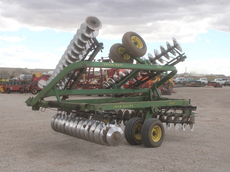 john-deere-220-image-8