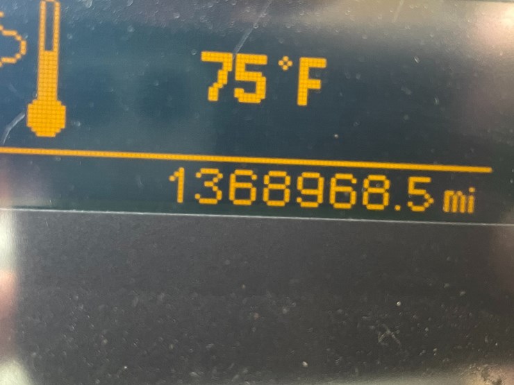 #122-•-2009-volvo-day-cab-semi-tractor-(has-wi-title)-image-86