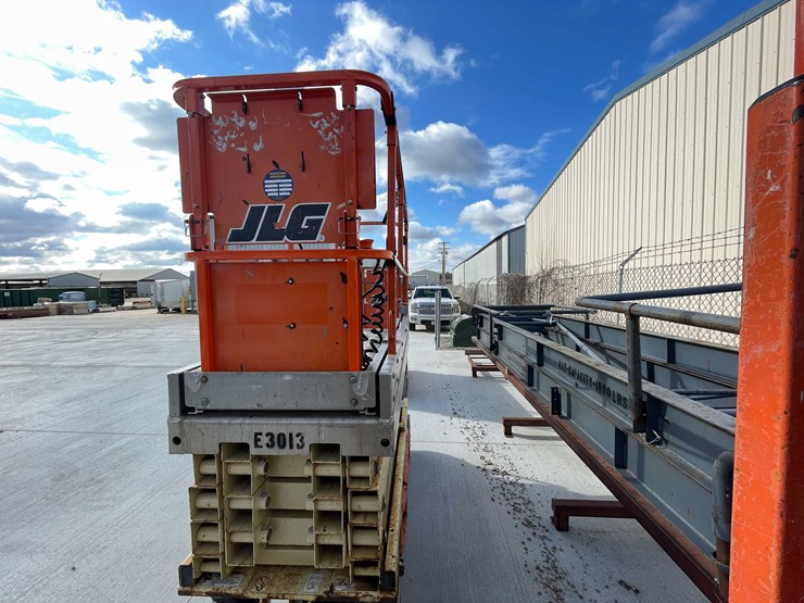 2014-jlg-2630es-image-7