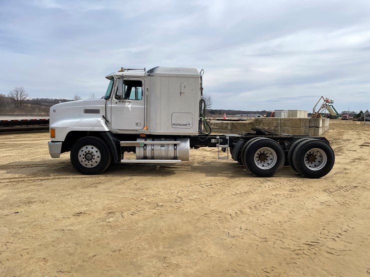 #400-•-1997-mac-ch600-semi-(has-wi-title)-image-8