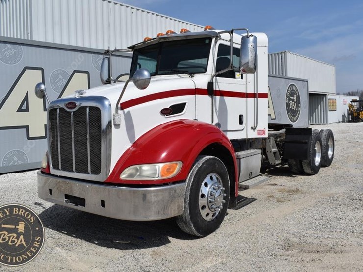 2012-peterbilt-384-image-1