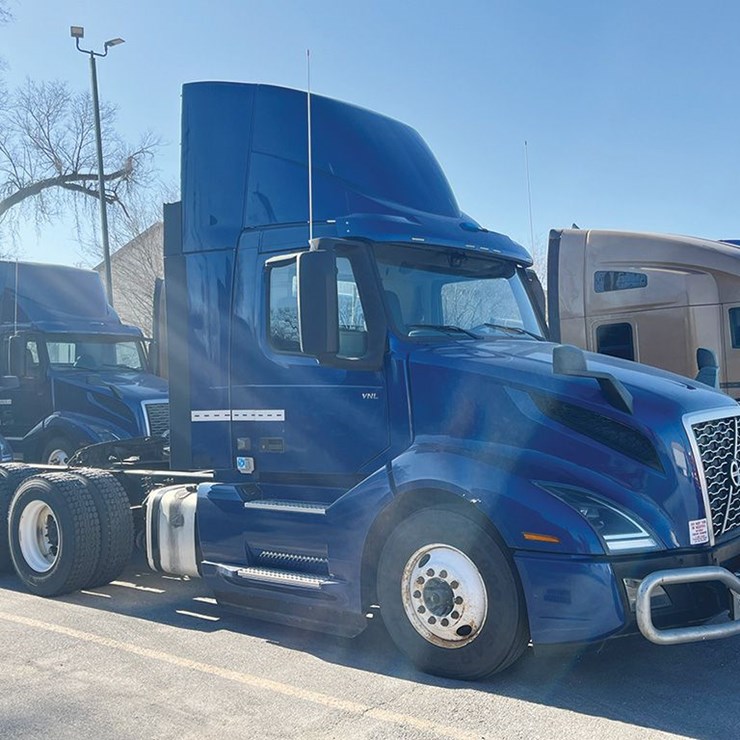 2019 VOLVO VNL300