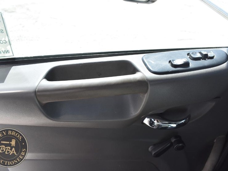 2012-peterbilt-384-image-47