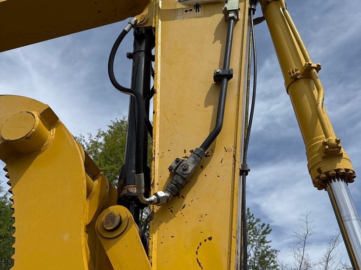 2021-komatsu-pc210-lc-11-image-12