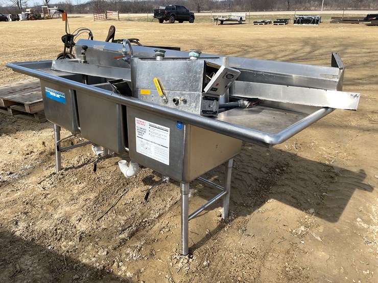 #3974-•-stainless-steel-3-bay-sink-image-1