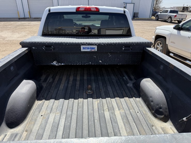 2015-chevrolet-silverado-2500hd-image-15