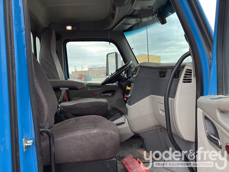 2018-peterbilt-579-image-100