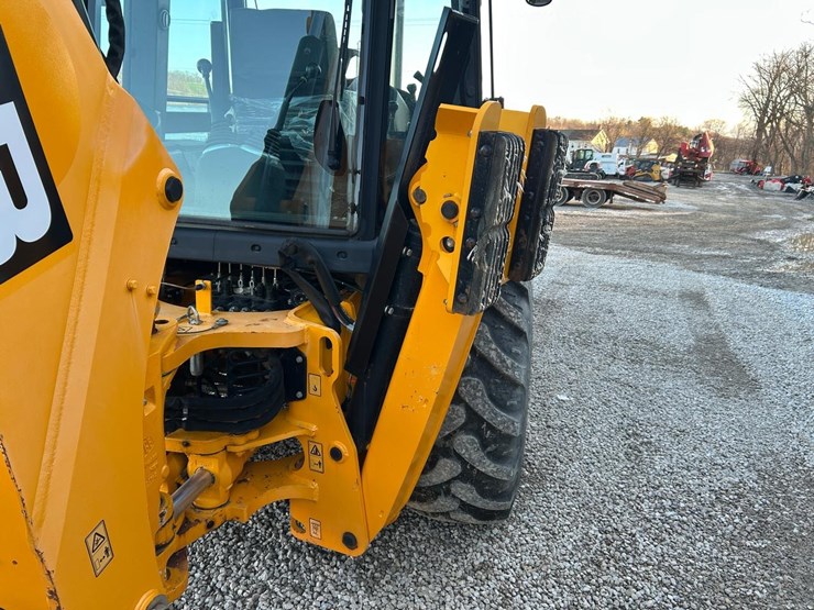 2021-jcb-3cx-image-12