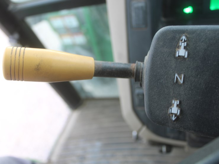 2013-john-deere-5100e-image-35