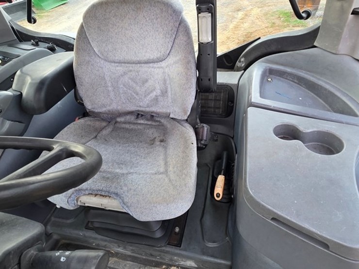 2006-new-holland-ts135a-image-63