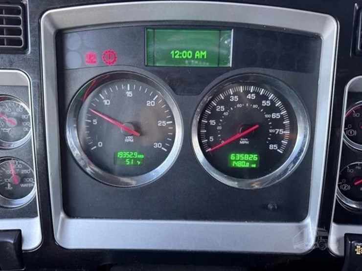 2014-kenworth-t470-image-22