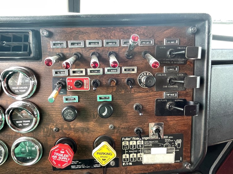 1987-peterbilt-379-image-61