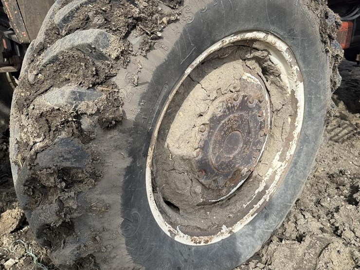 hesston-tractor-2805-image-10