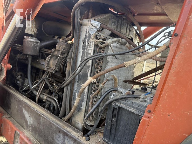 hesston-tractor-2805-image-40