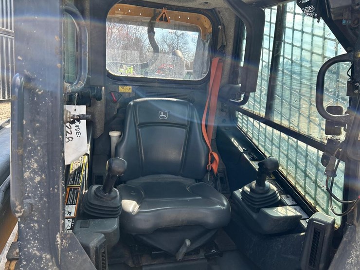 2021-deere-325g-image-19