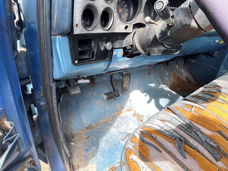 #192-•-1984-2-x-4-chevy-silverado-(has-wi-title)-image-36