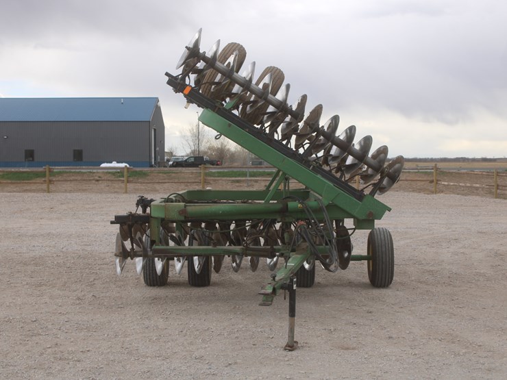 john-deere-220-image-12