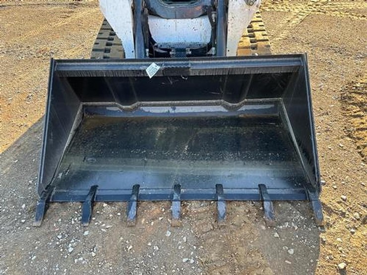 wildcat-68"-skid-steer-high-capacity-tooth-bucket-image-2