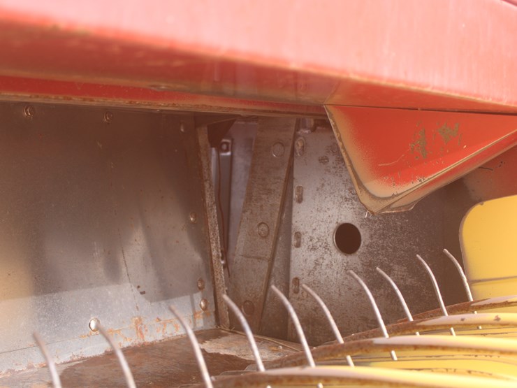 new-holland-580-image-16