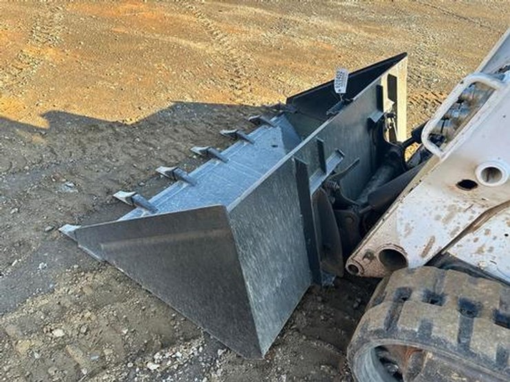 wildcat-80"-skid-steer-high-capacity-tooth-bucket-image-6