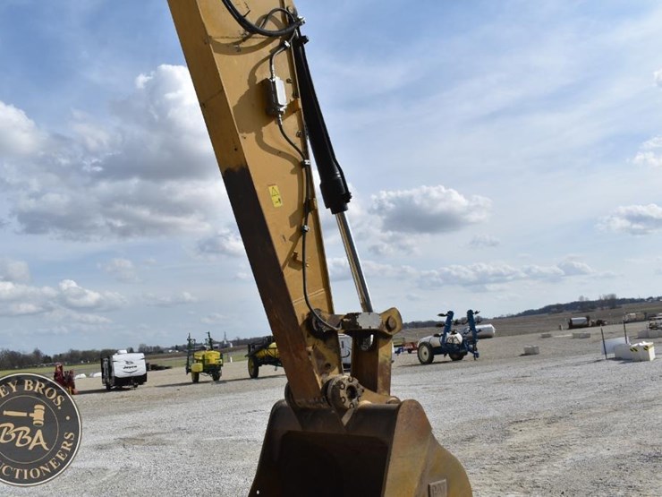 2019-caterpillar-326fl-image-20