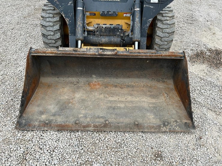 2020-deere-332g-image-9