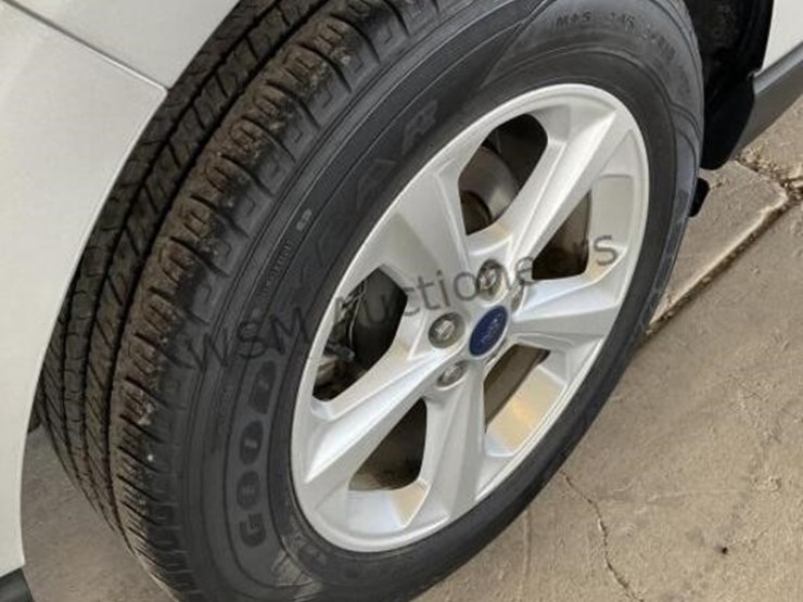 2017-ford-edge-se-image-8