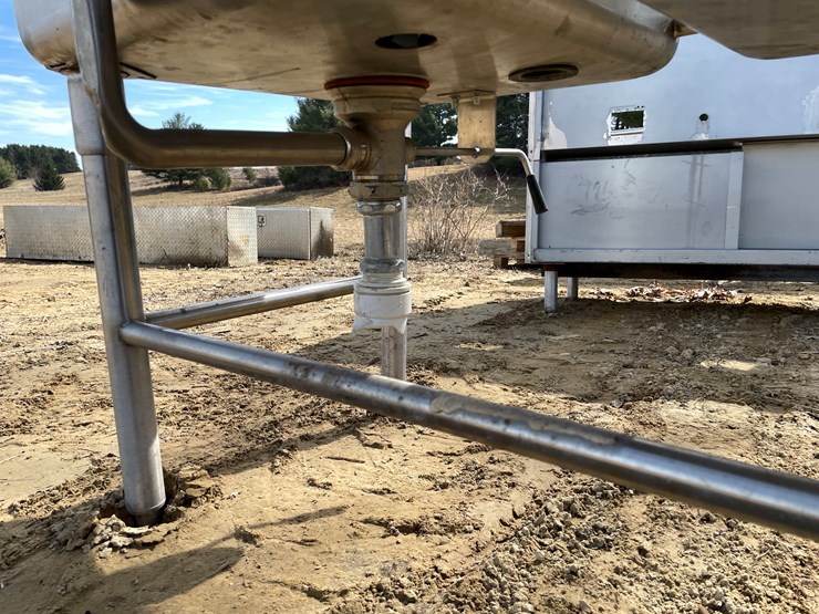 #3974-•-stainless-steel-3-bay-sink-image-25