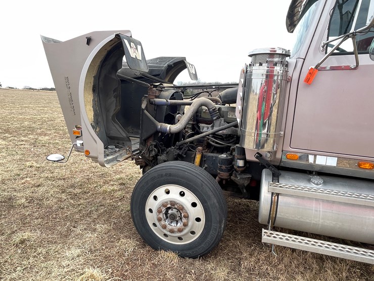 #128-•-2003-western-star-sleeper-cab-semi-tractor-(has-wi-title)-(non-runner)-image-48