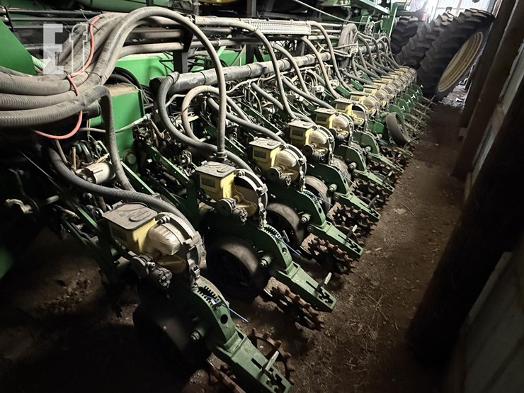 2010-john-deere-db60-image-22