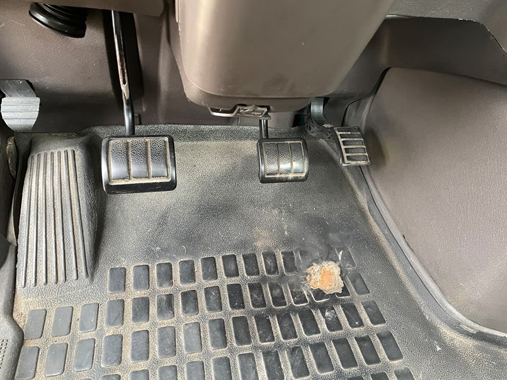 #110-•-2014-volvo-car-hauler-semi-and-trailer-(has-wi-title)-image-96