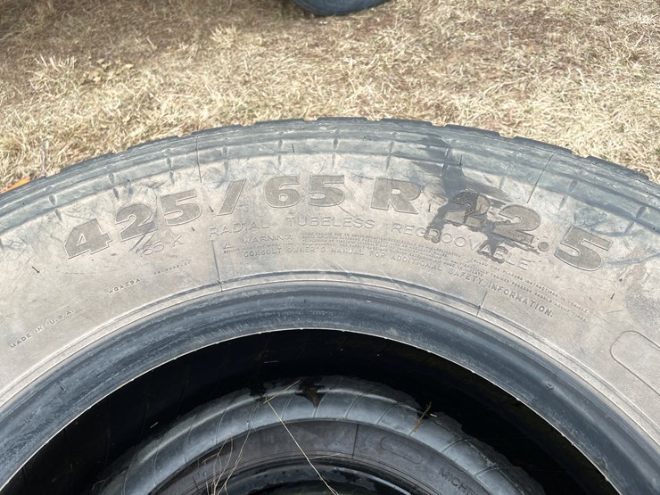 #10749-•-(2)-michelin-semi-tires-image-7