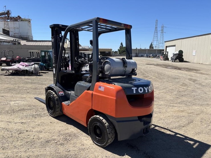 2017-toyota-8fgu30-image-4